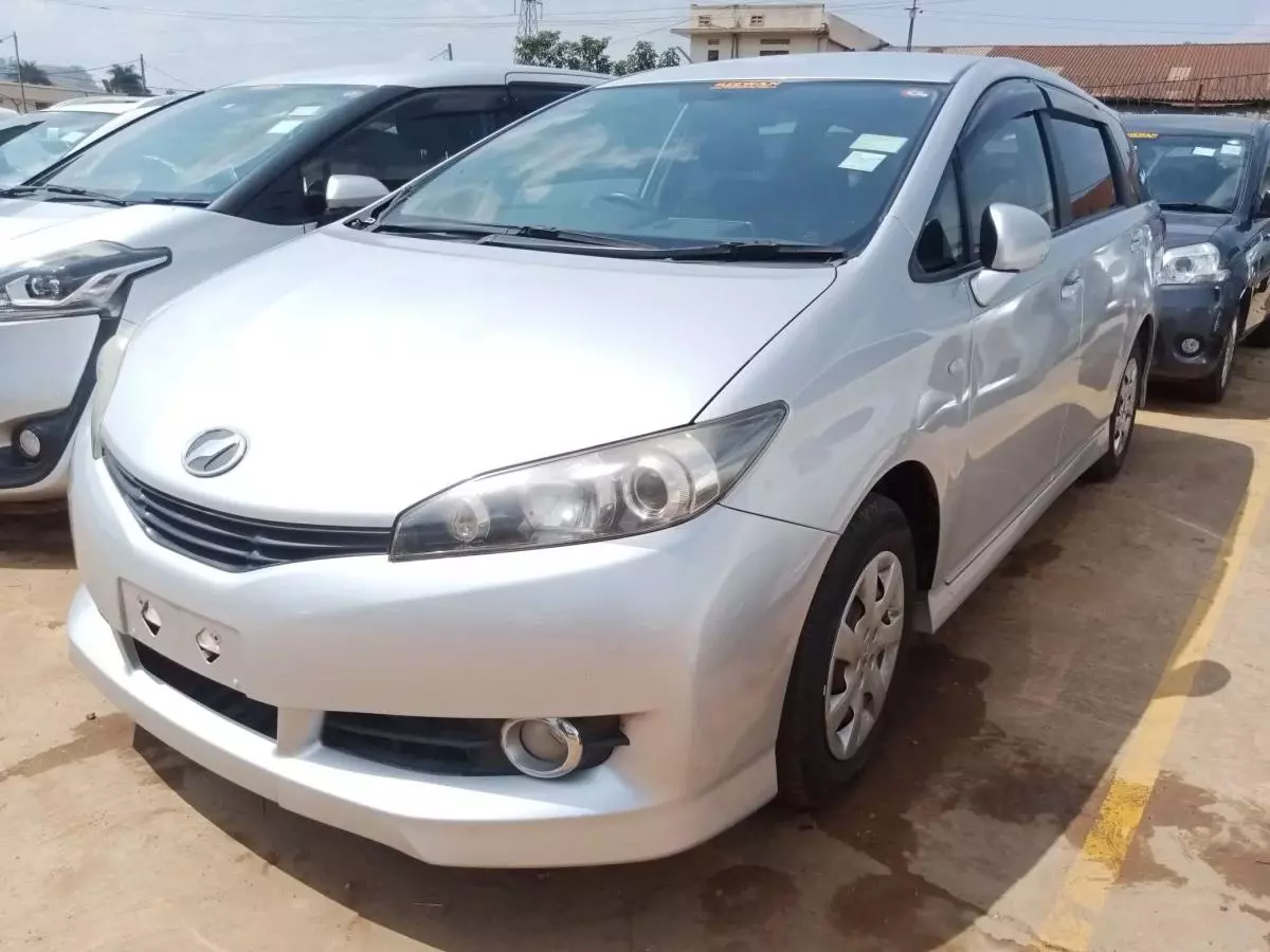 Toyota Wish   - 2011