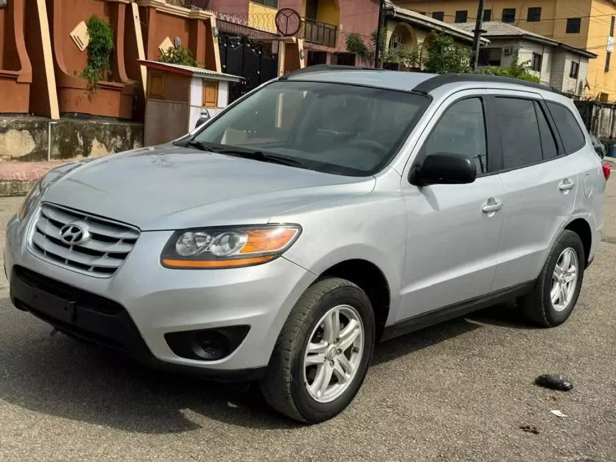 Hyundai Santa Fe   - 2010