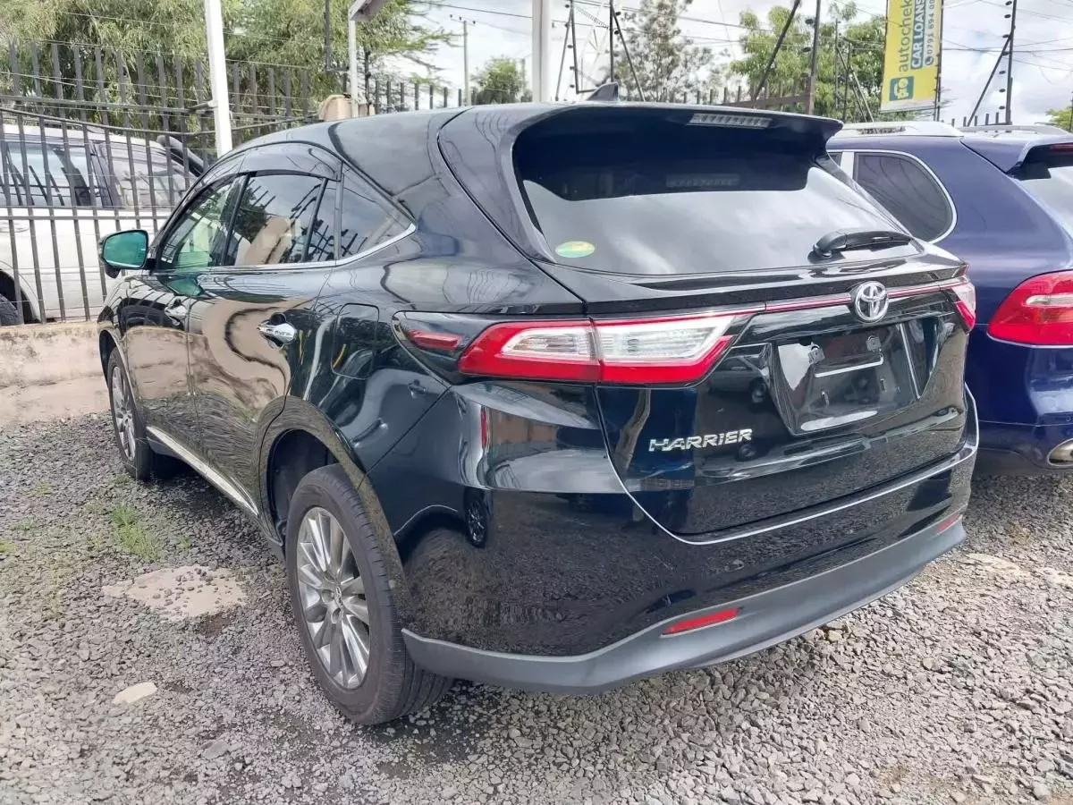 Toyota Harrier   - 2017