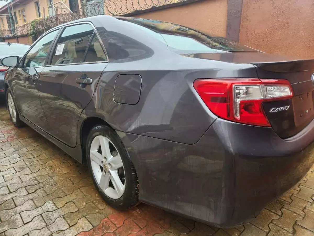 Toyota Camry   - 2013