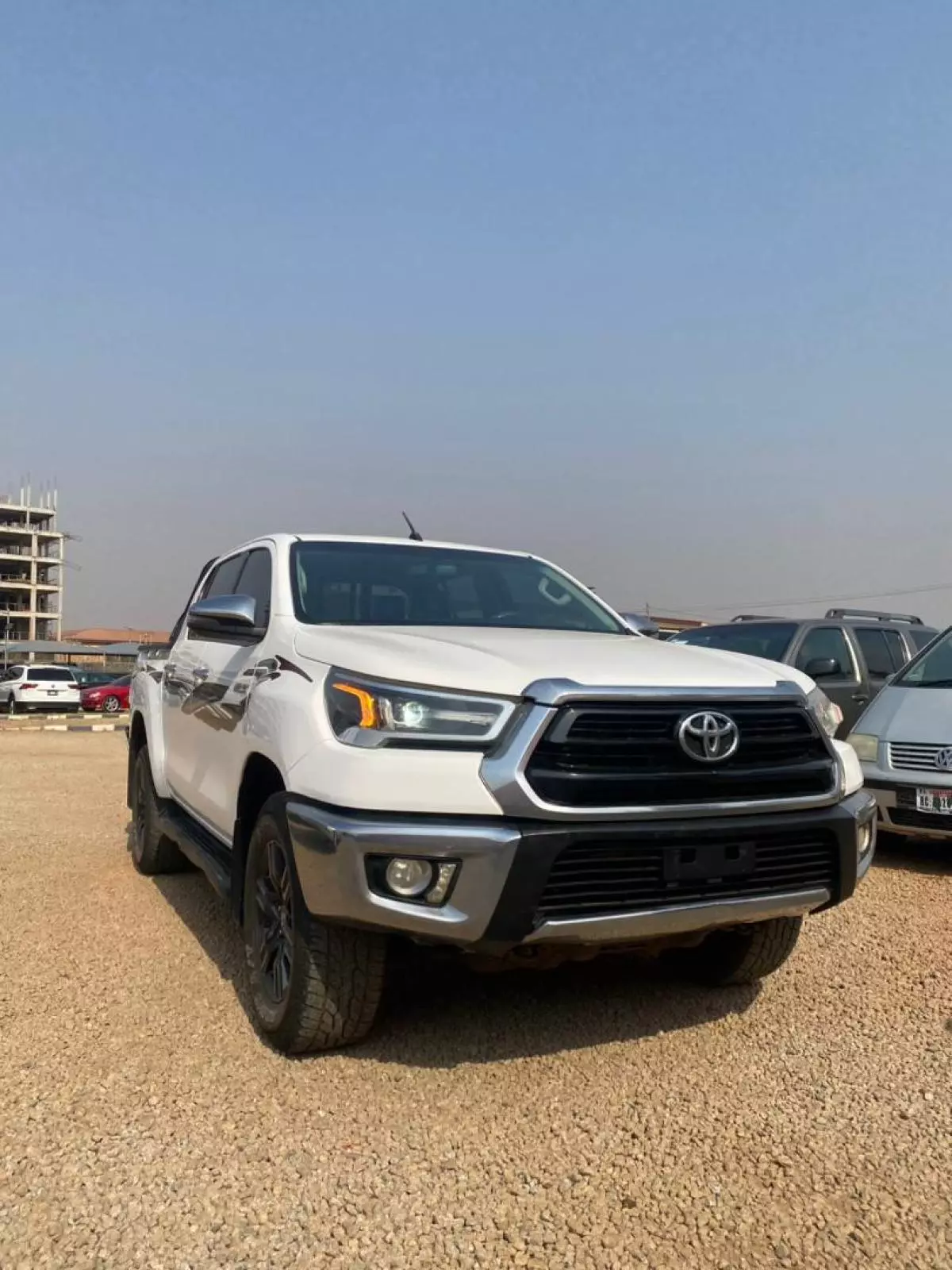 Toyota Hilux   - 2021