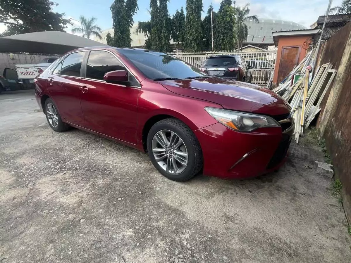 Toyota camry   - 2015