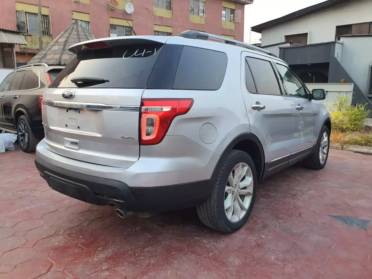 Ford Explorer   - 2012