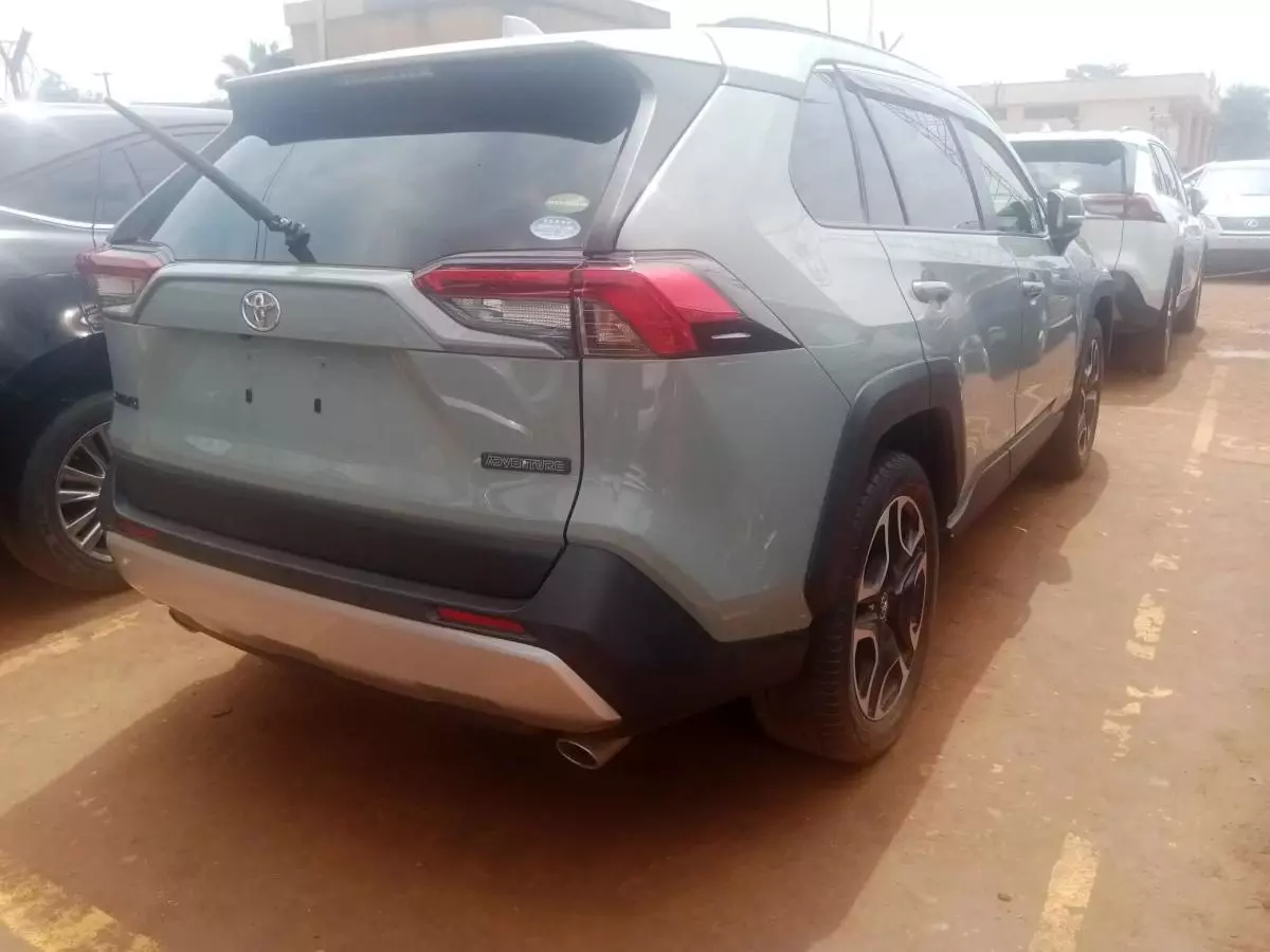 Toyota RAV 4   - 2019