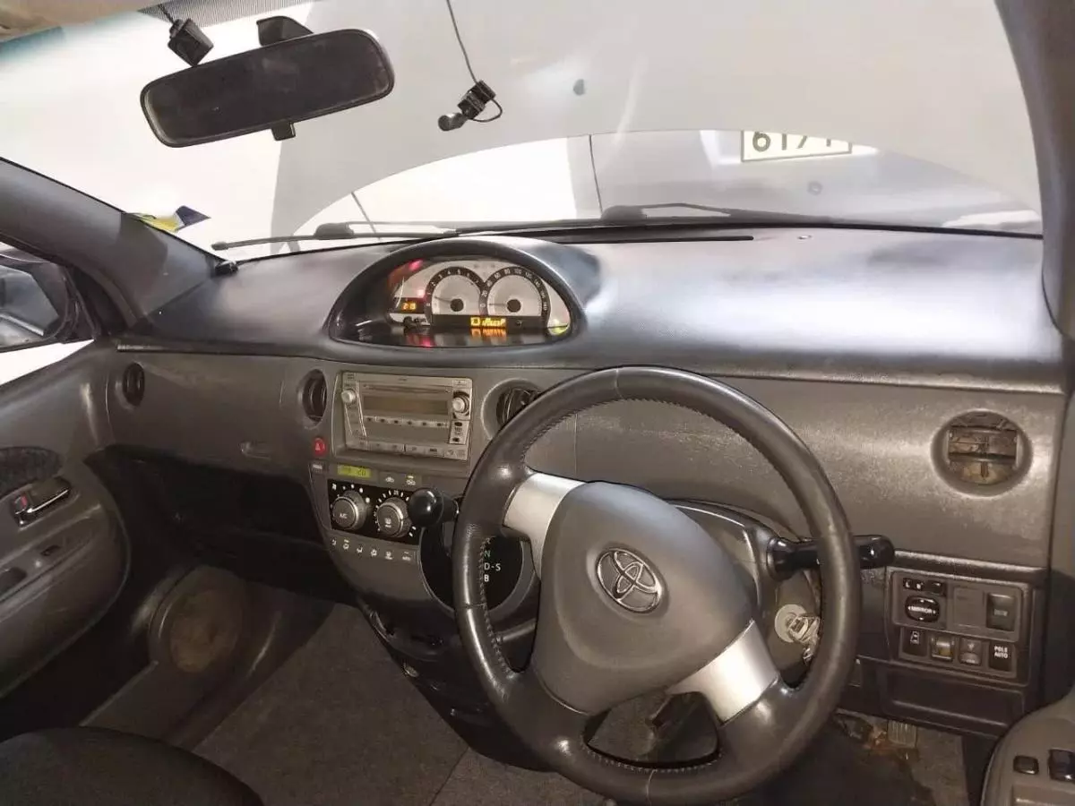 Toyota Sienta   - 2015