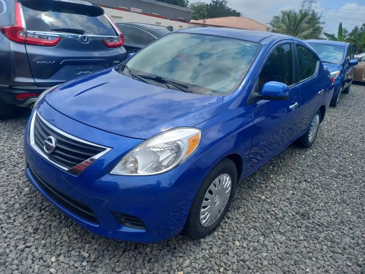 Nissan Versa   - 2014