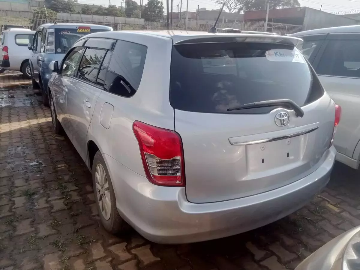 Toyota Fielder    - 2011