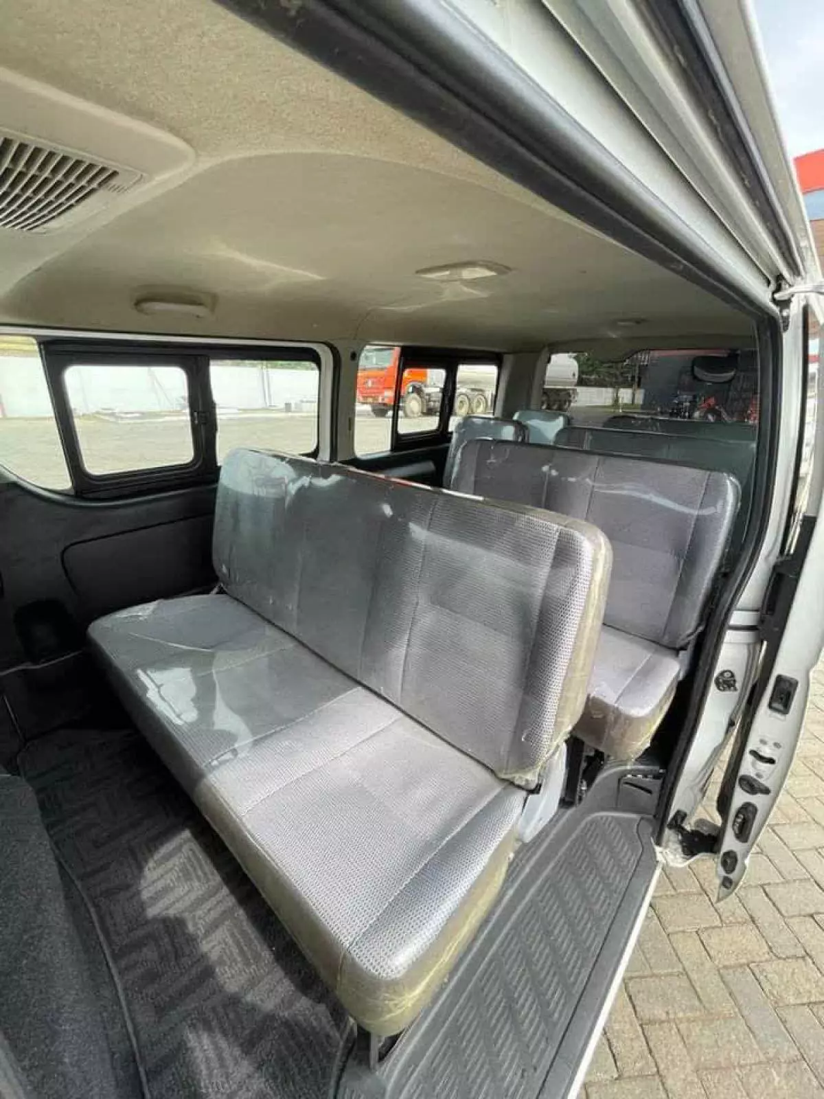 Toyota Hiace   - 2015