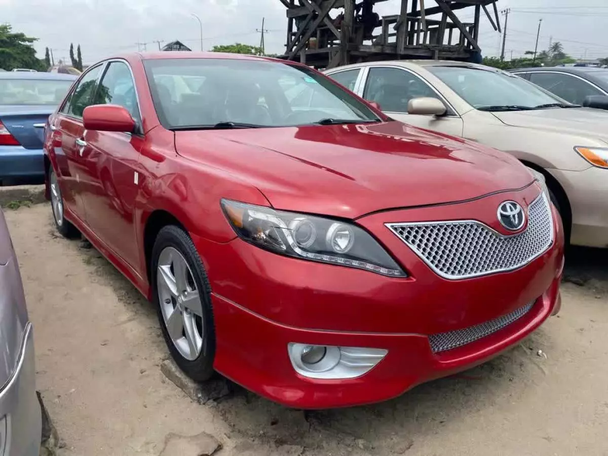 Toyota Camry - 2010