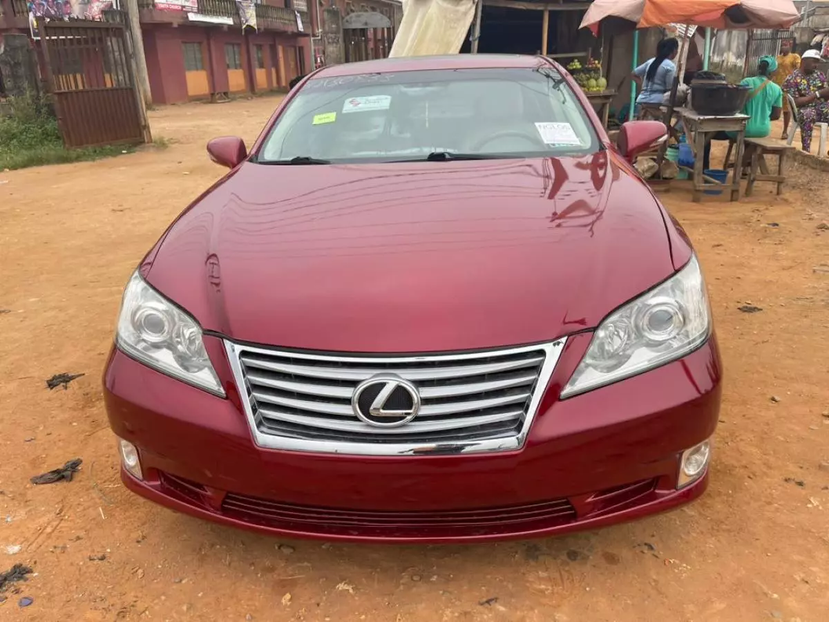 Lexus ES 350   - 2010