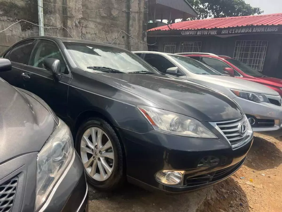 Lexus ES 350   - 2010