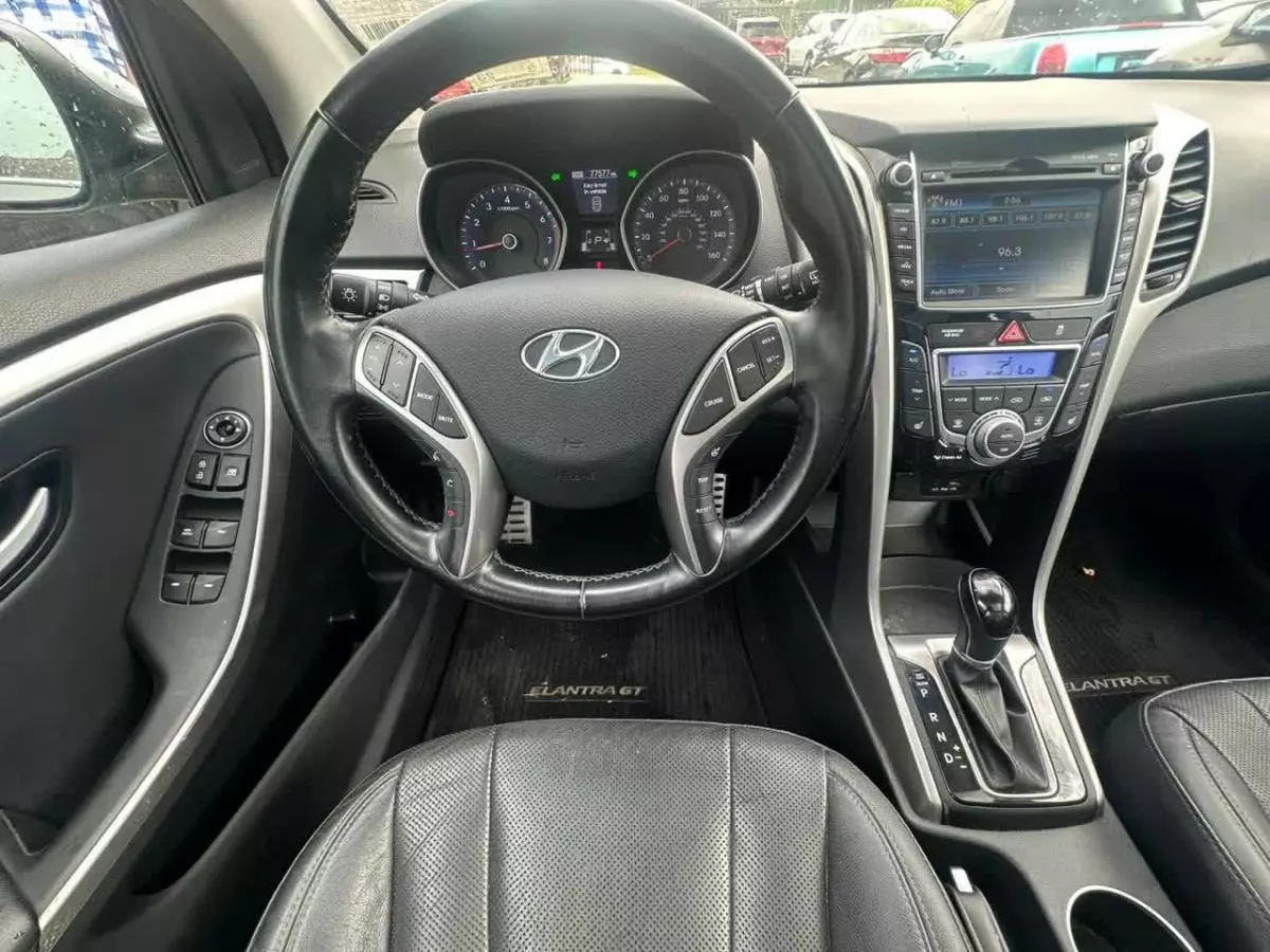 Hyundai Elantra   - 2014