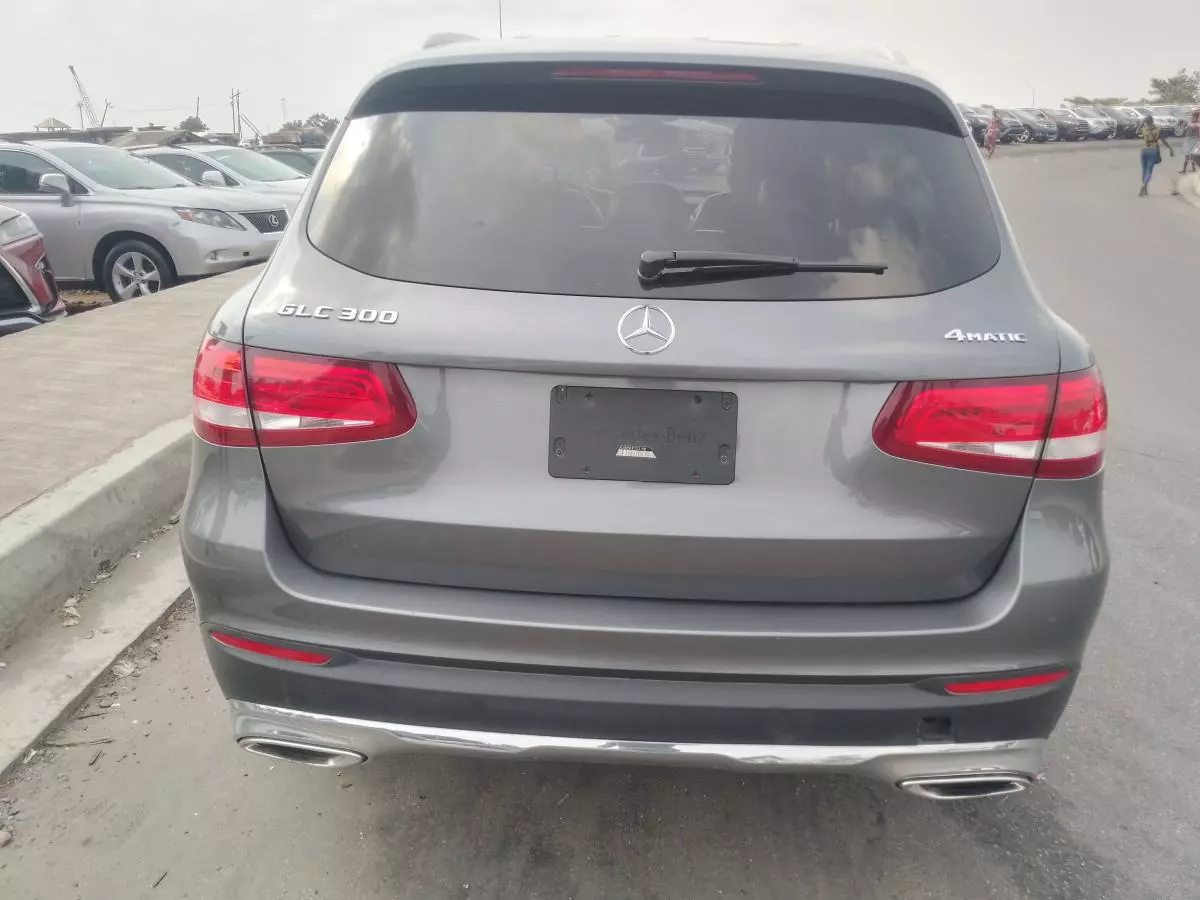 Mercedes-Benz GLC 300   - 2017