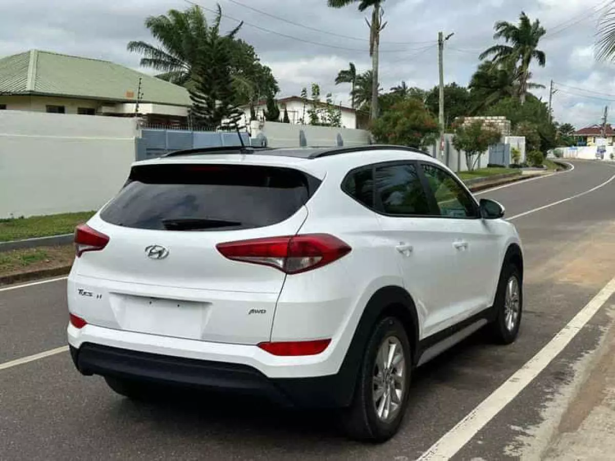 Hyundai Tucson   - 2017