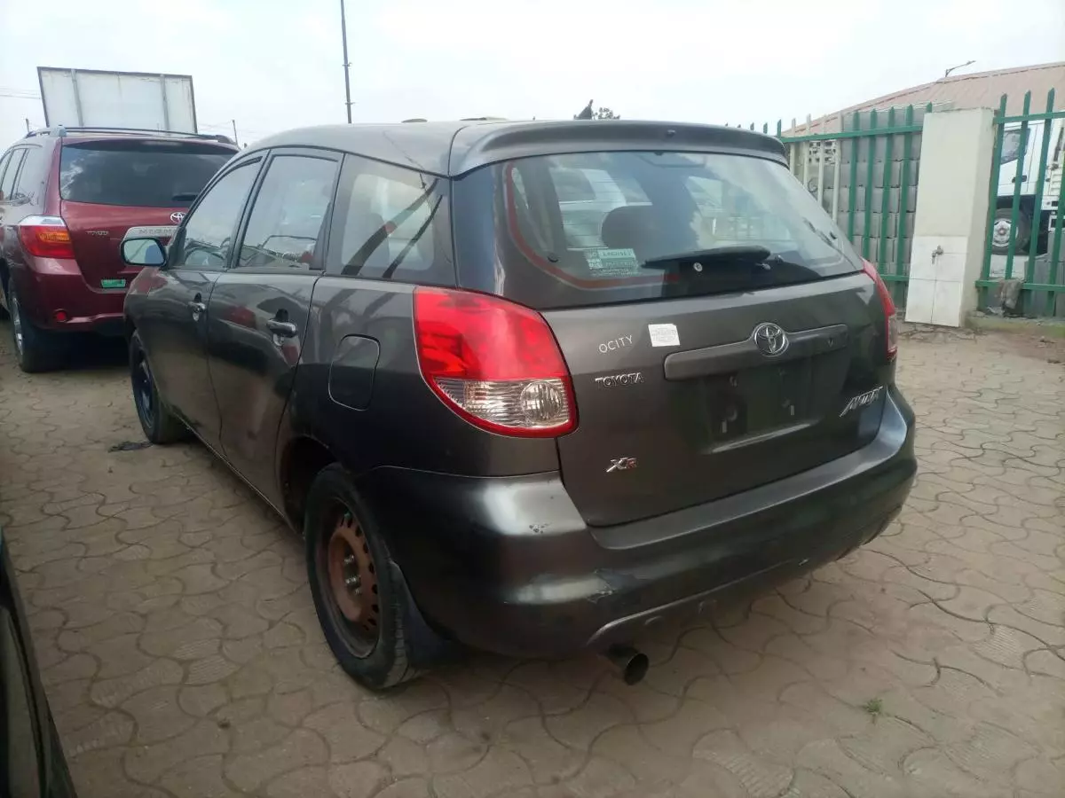 Toyota Matrix - 2004