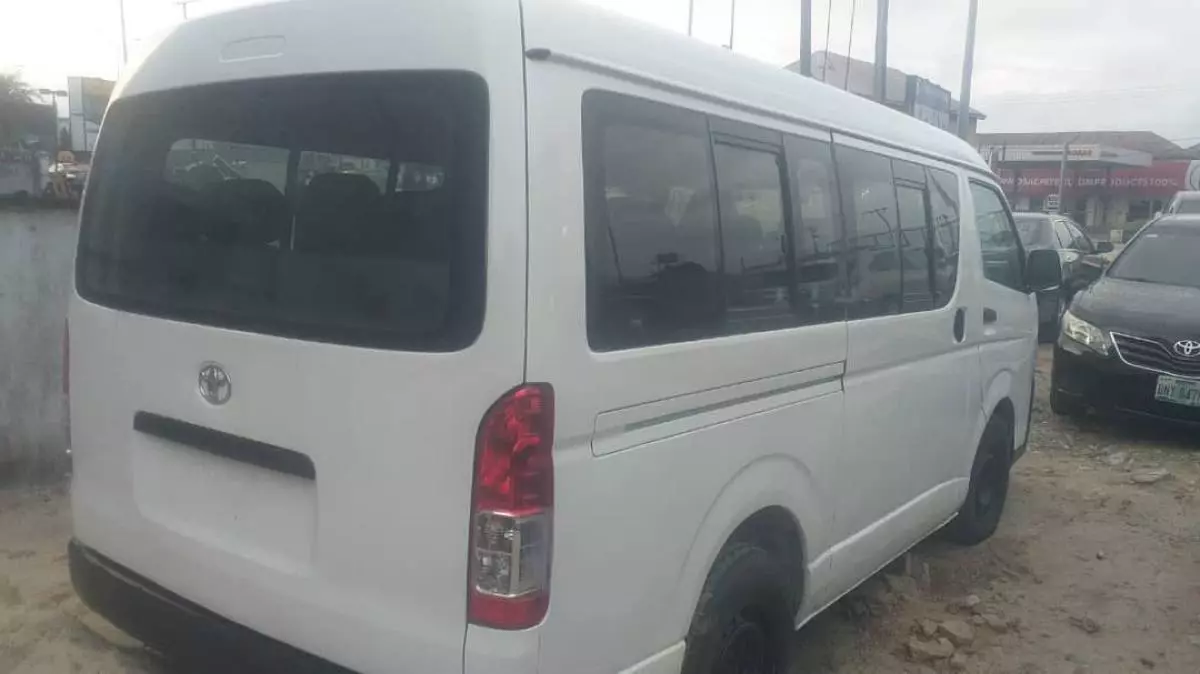 Toyota Hiace   - 2012