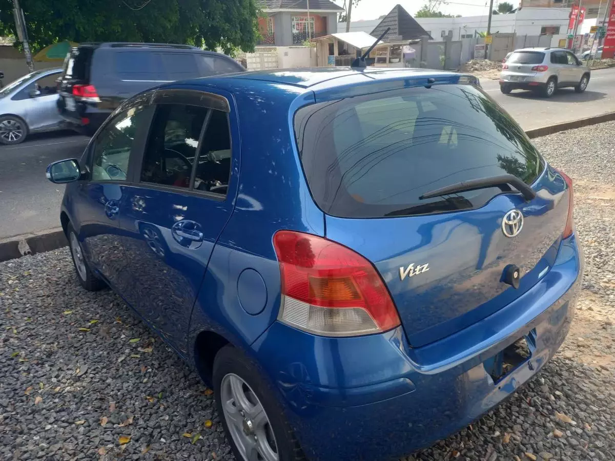 Toyota Vitz   - 2010