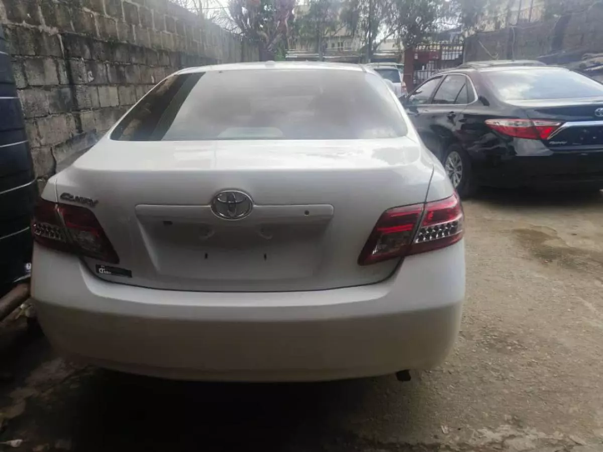 Toyota Camry   - 2010