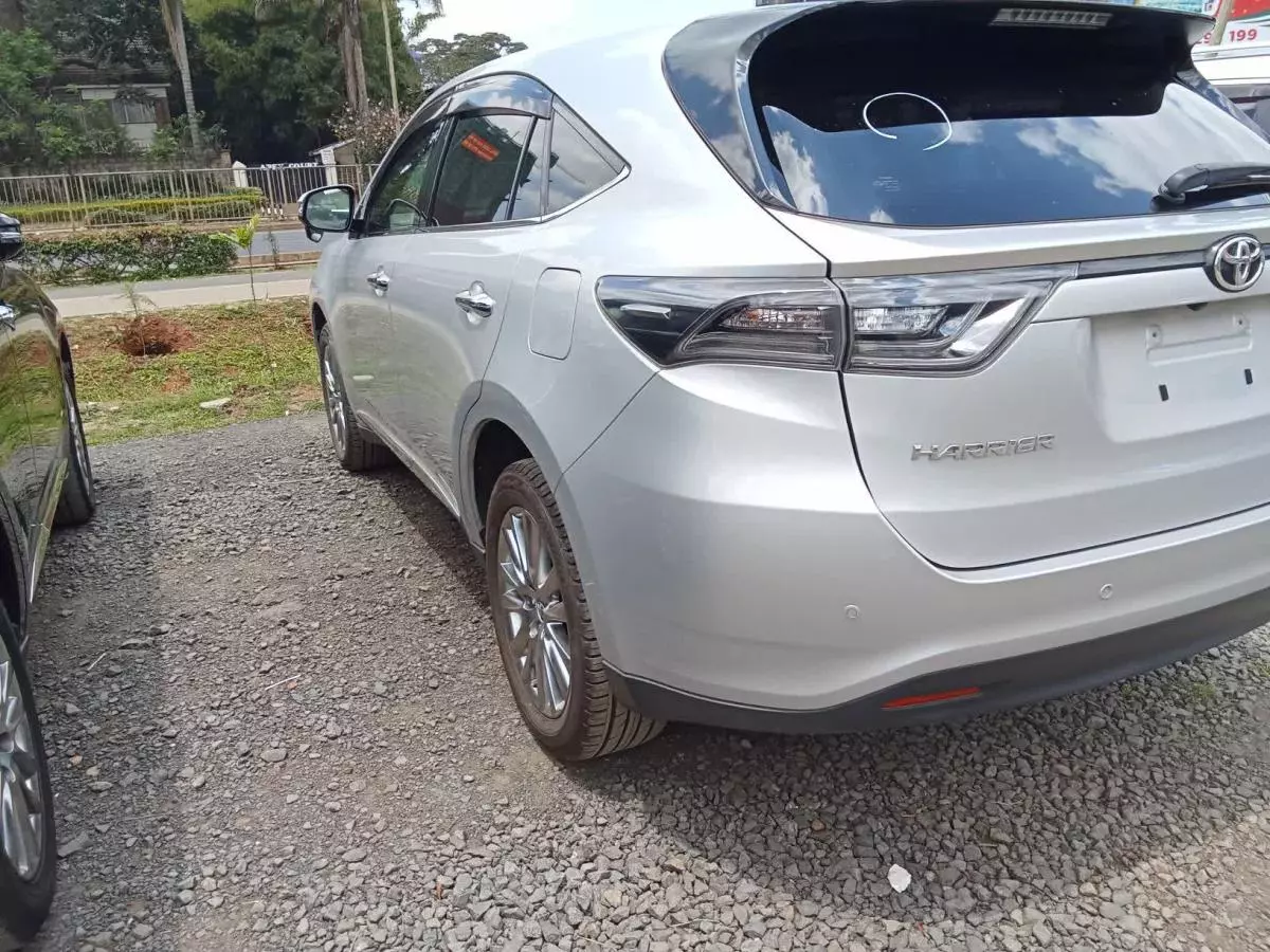 Toyota Harrier   - 2017