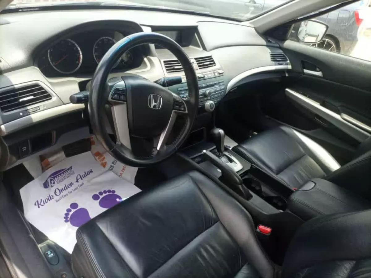 Honda Accord - 2009