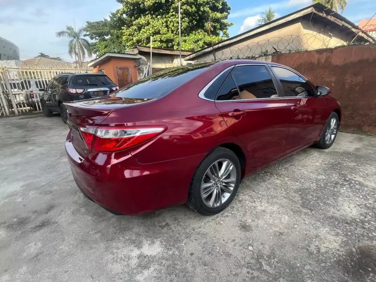 Toyota camry   - 2015