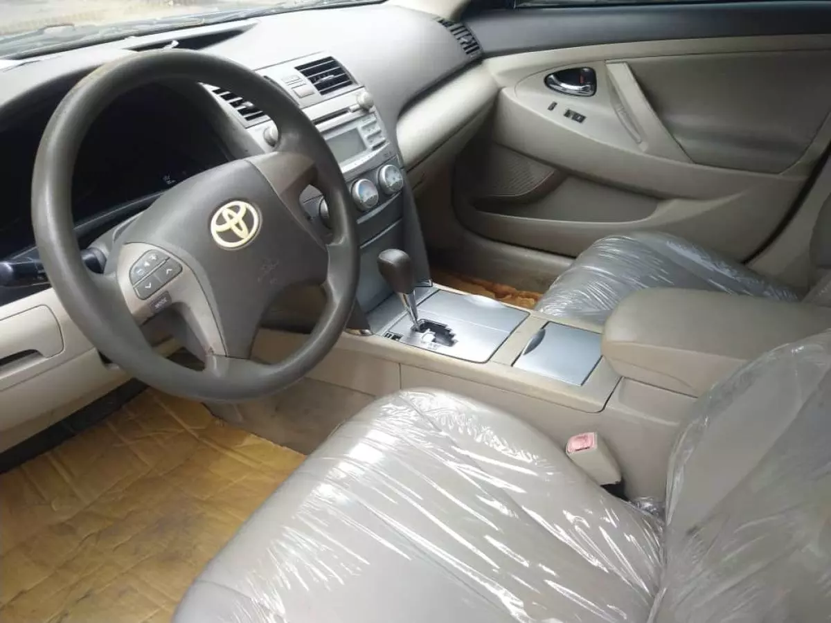 Toyota Camry   - 2011