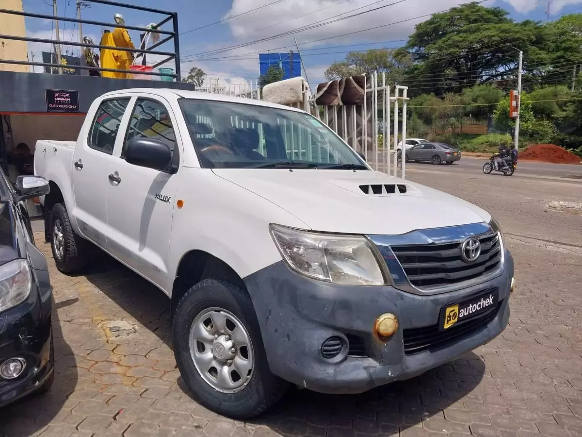 Toyota Hilux   - 2011