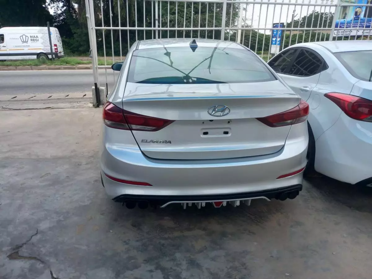 Hyundai Elantra   - 2018