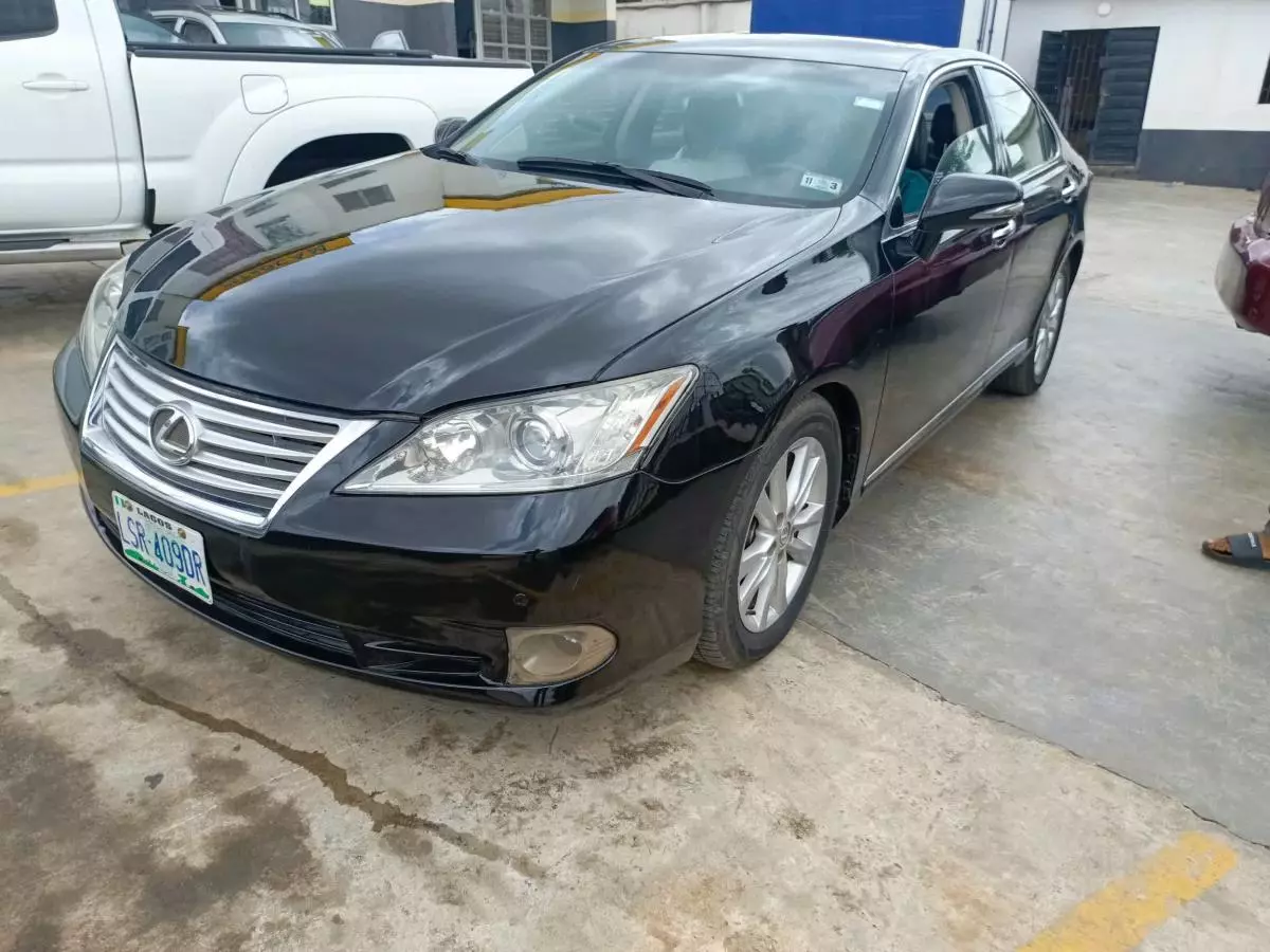 Lexus ES 350   - 2012