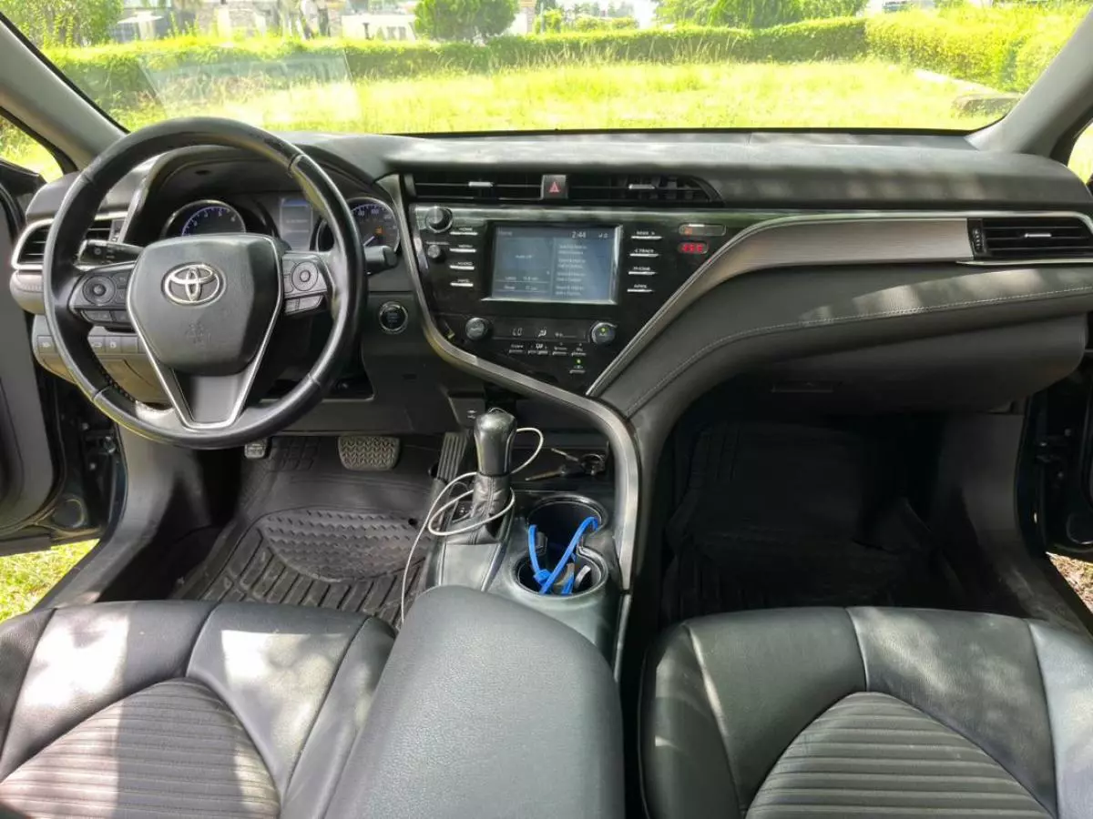 Toyota Camry   - 2018