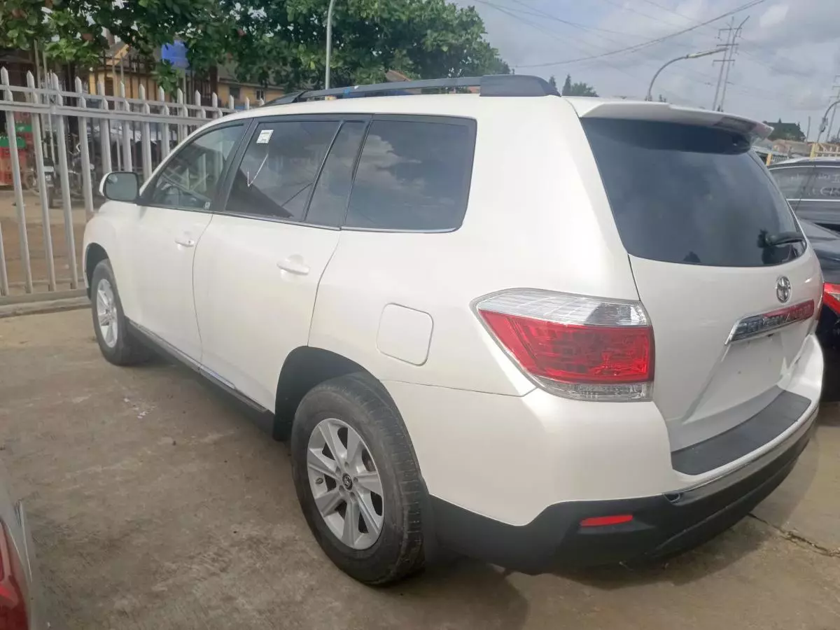 Toyota Highlander   - 2013