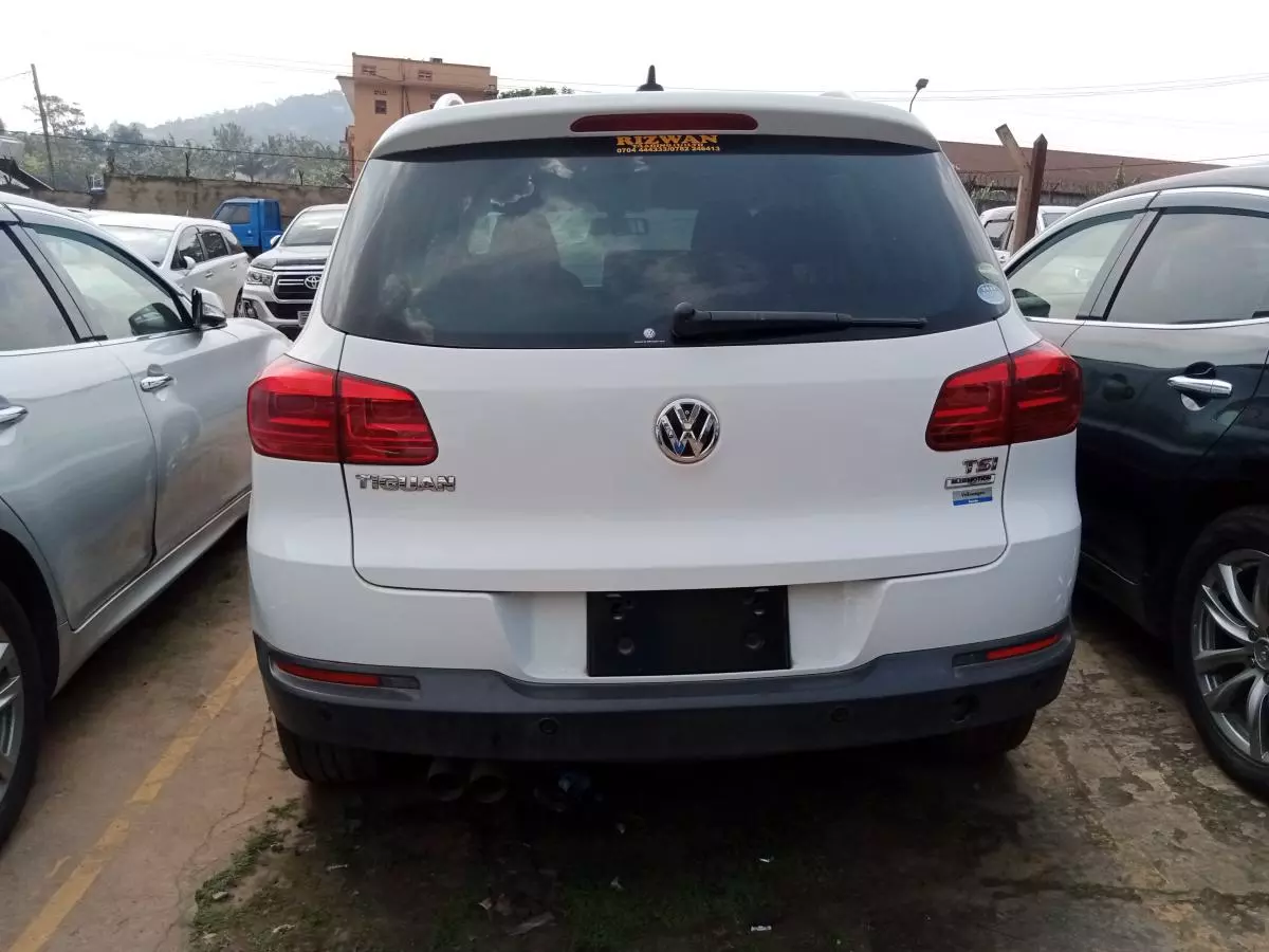 Volkswagen Tiguan   - 2014