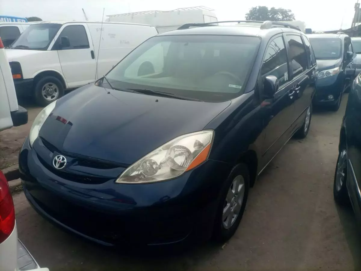 Toyota Sienna   - 2006