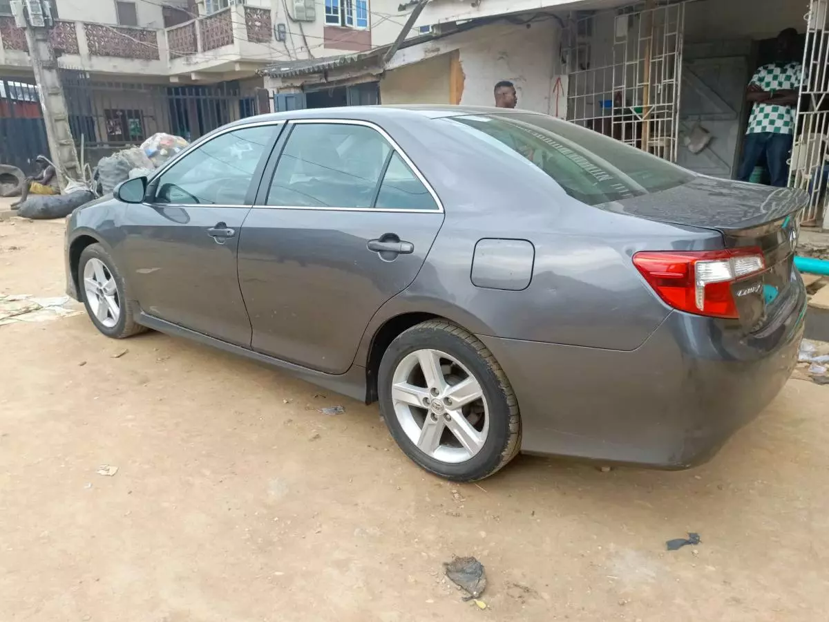 Toyota Camry   - 2014