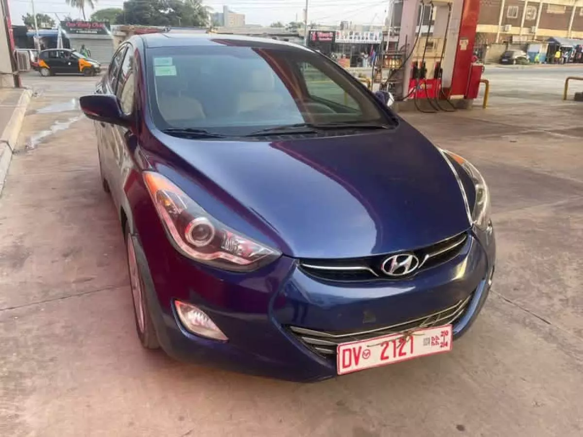 Hyundai Elantra   - 2013