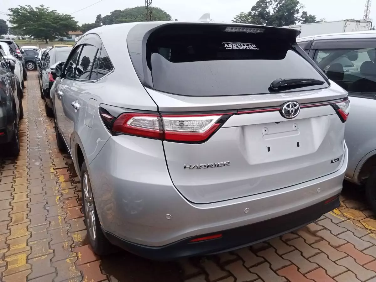 Toyota Harrier   - 2016