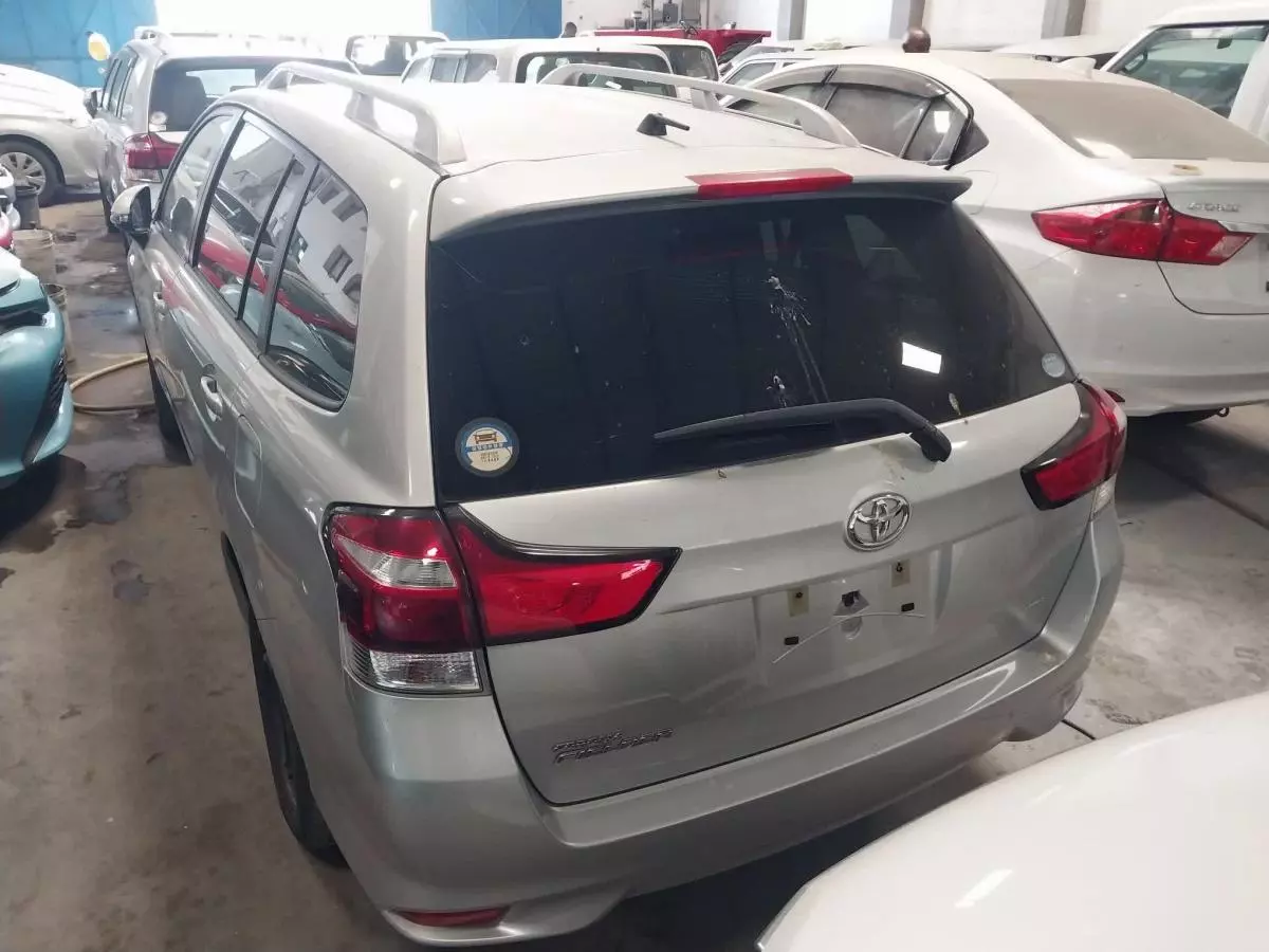 Toyota Fielder    - 2016