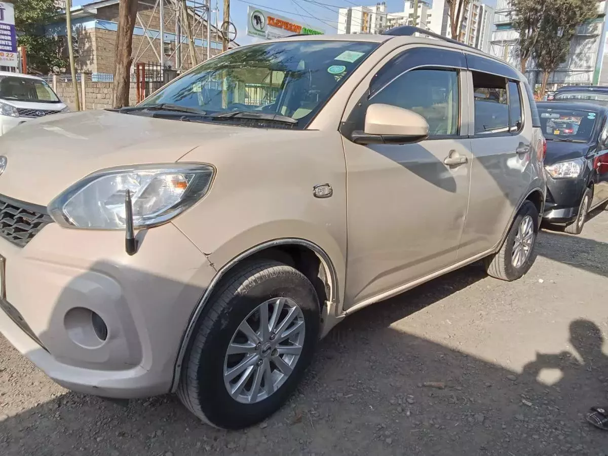 Toyota Passo   - 2016