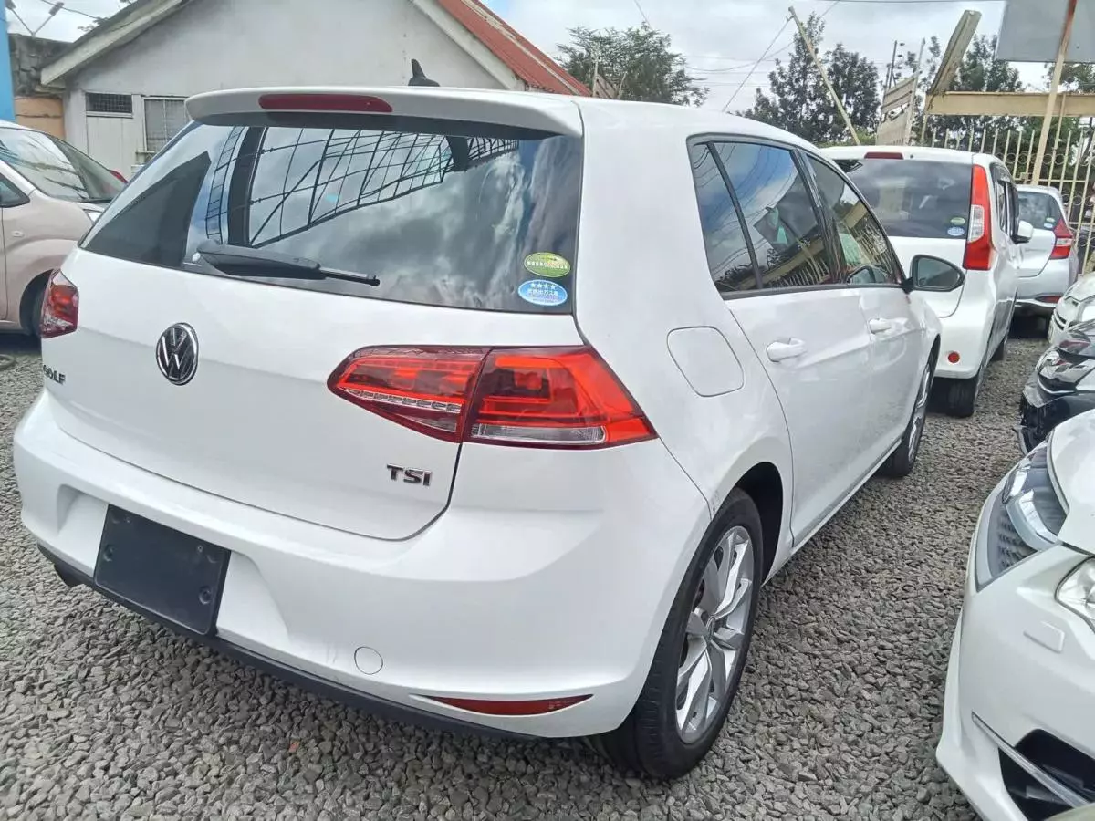 Volkswagen Golf   - 2016