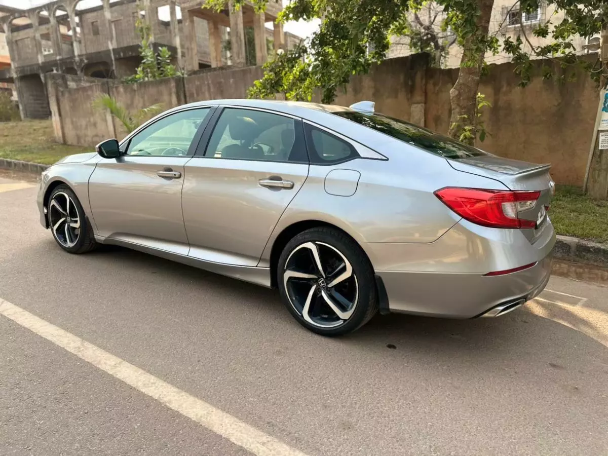 Honda Accord   - 2022