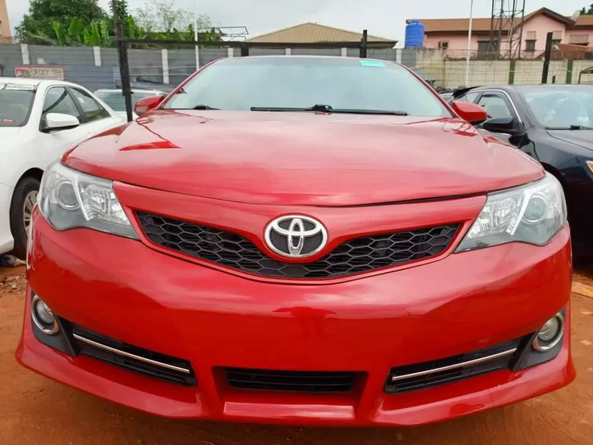 Toyota Camry   - 2014