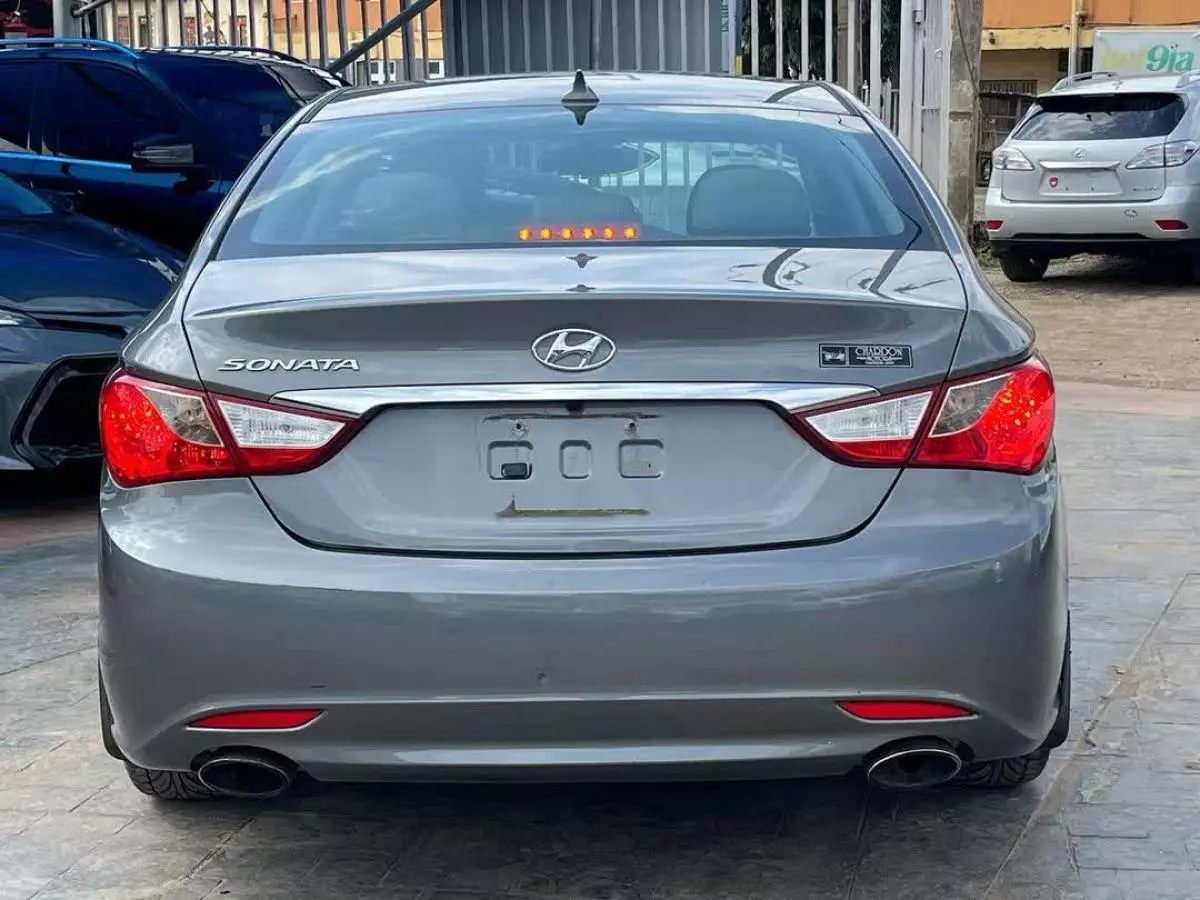 Hyundai Sonata   - 2013