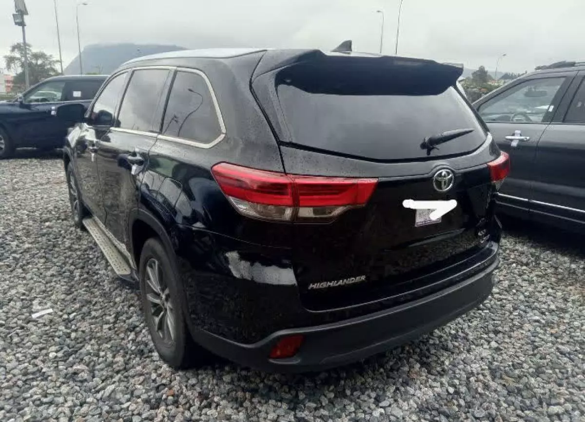 Toyota Highlander   - 2019