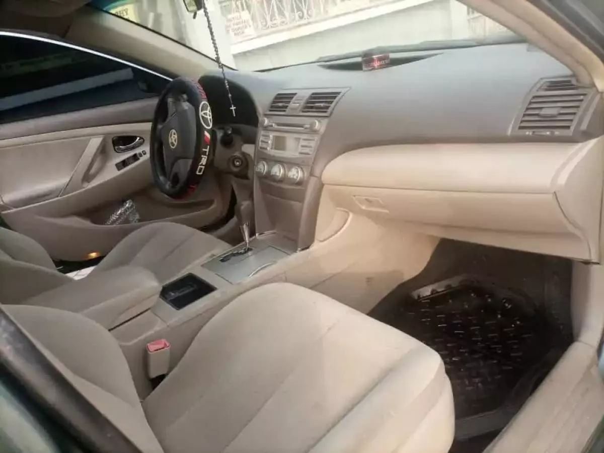 Toyota Camry   - 2009