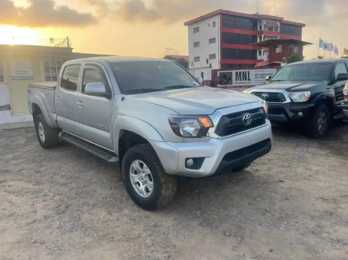 Toyota Tacoma - 2012