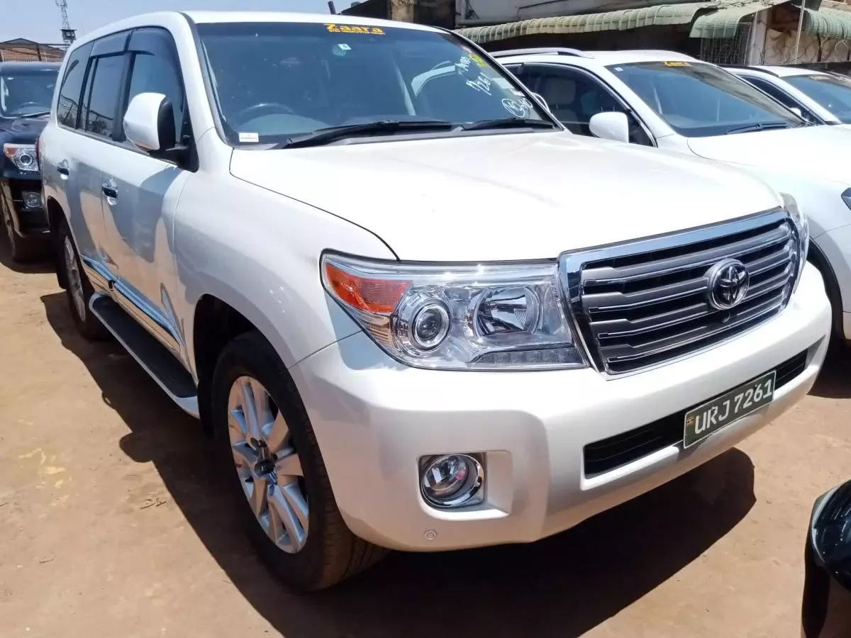 Toyota Landcruiser  V8   - 2015