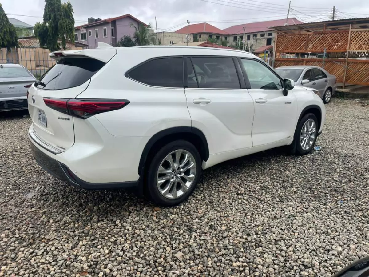 Toyota Highlander   - 2021