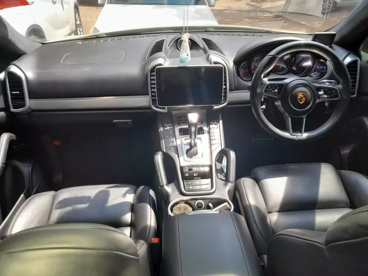 Porsche Cayenne - 2015