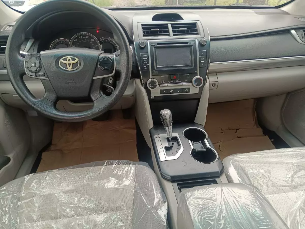 Toyota Camry   - 2012