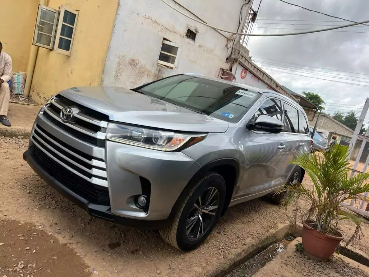 Toyota Highlander   - 2016